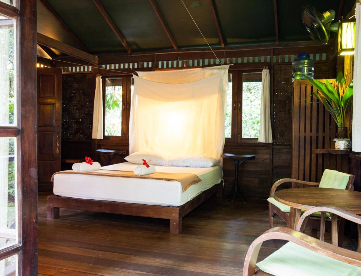 Отель Our Jungle House Khao Sok National Park Экстерьер фото