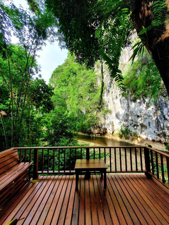 Отель Our Jungle House Khao Sok National Park Экстерьер фото