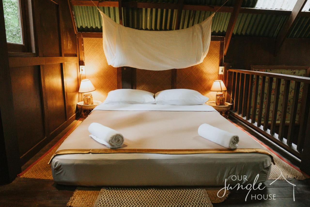 Отель Our Jungle House Khao Sok National Park Экстерьер фото