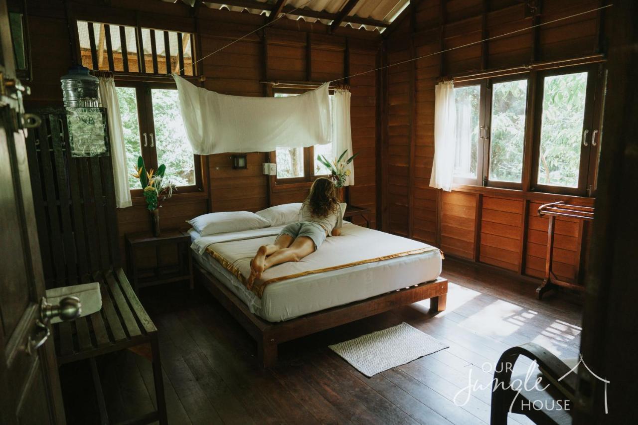 Отель Our Jungle House Khao Sok National Park Экстерьер фото